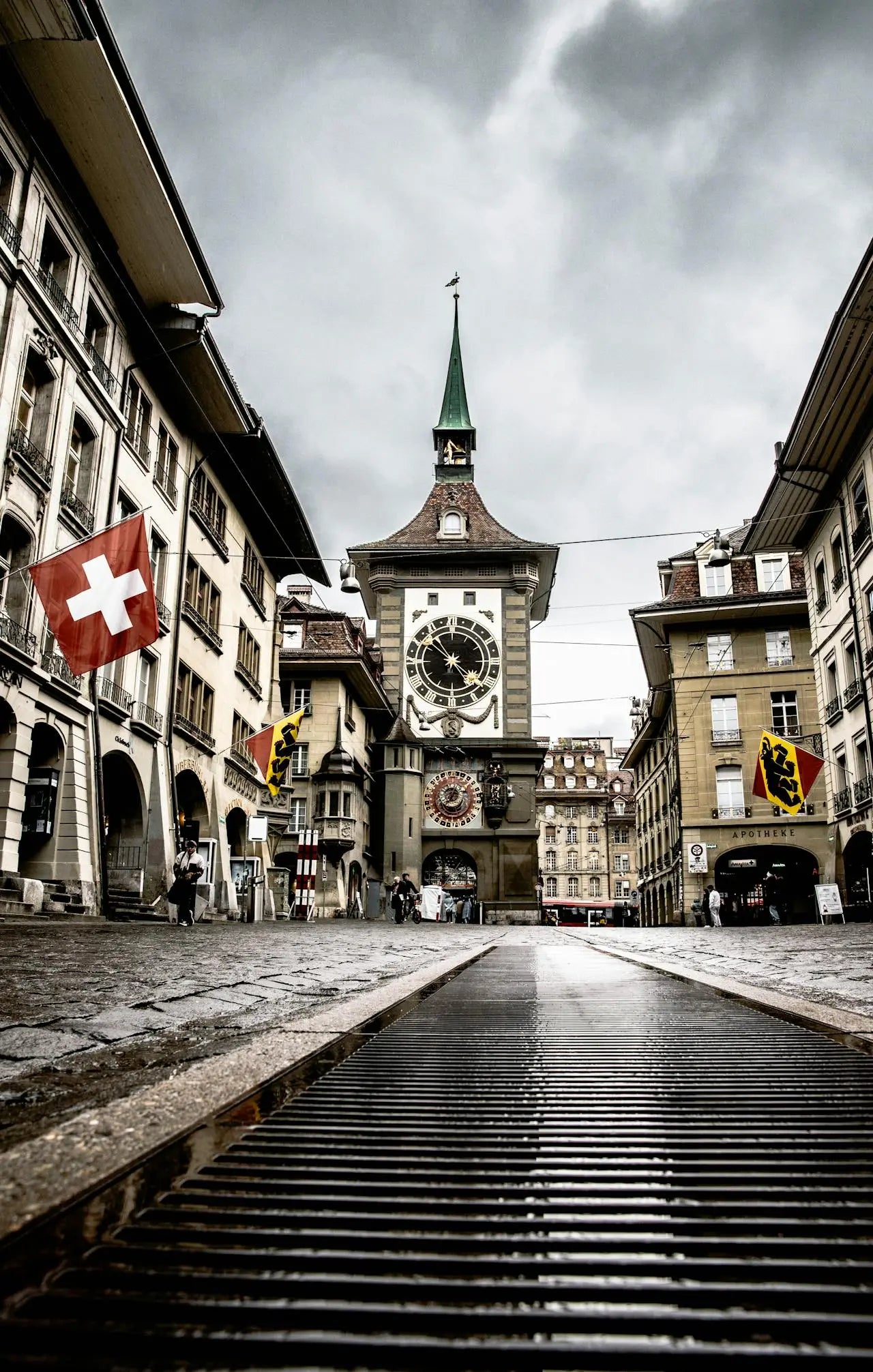 picture of bern and clock